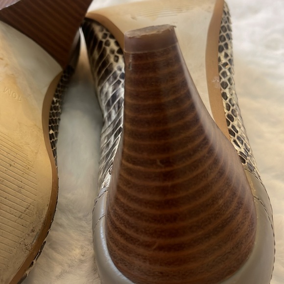 B Makowsky Heels - Picture 8 of 13